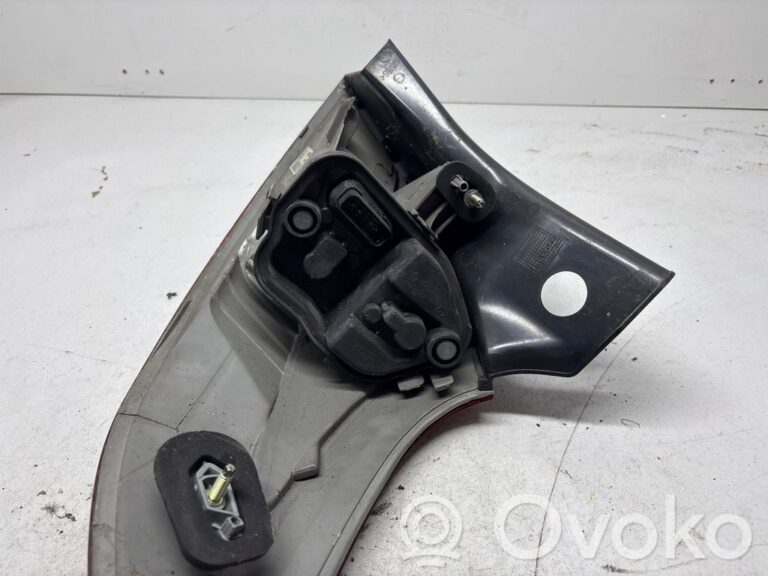 918620ad72a291a7f962803a1dfcab93-525d1fbb73dab8f20370b4385327392e_rear_tail_lights
