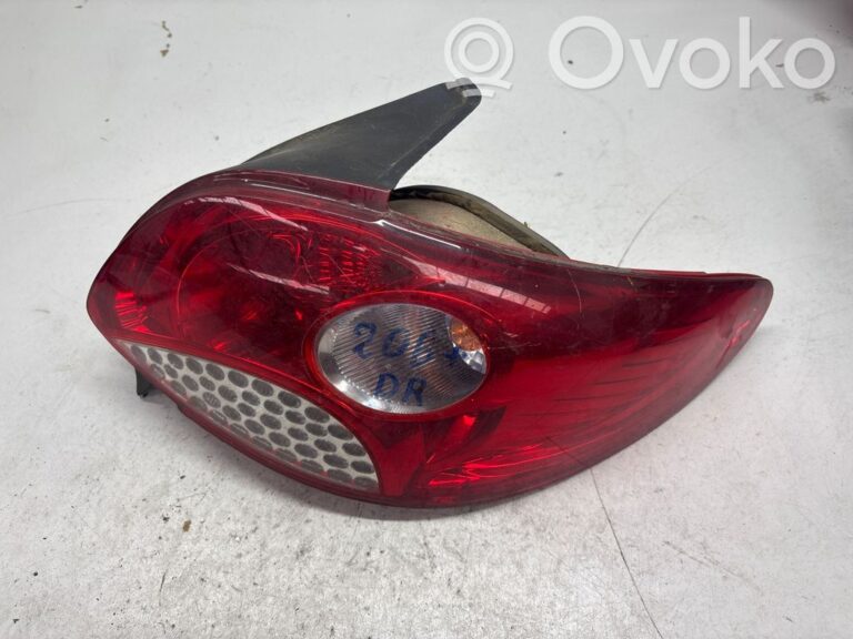 93fce46a59b2ba984800693e6d386bad-fde901480eef3e6013dfbaab721423a4_rear_tail_lights