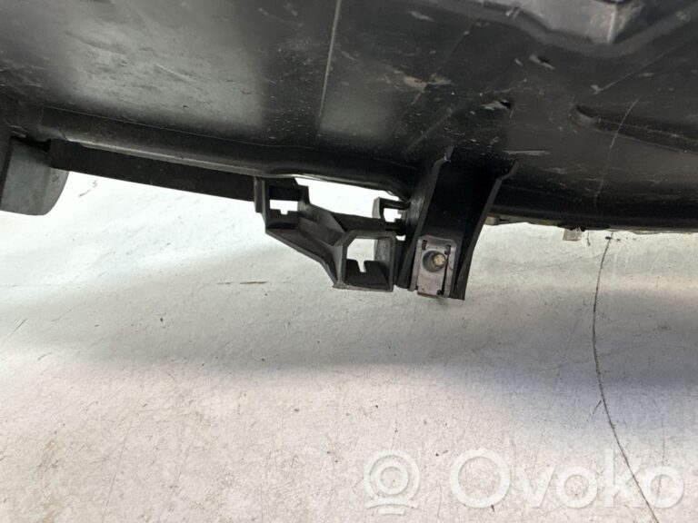 94a4e79b356b09fe70d4b6fe76caeda1-557b96ad1111a8bc691edcb3467402b9_headlight_headlamp