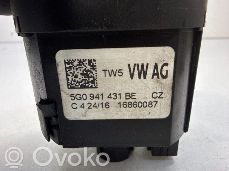 94c0ac313ead7679c815aa683e5d84ce-cb7d60a37449c4483098c84c170c9460_light_switch