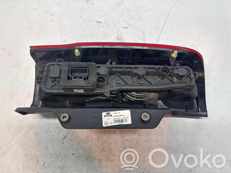 9746cfcddf87736348b38e5b668e7e57-513acdb729d3b5ca04ac517caaf31e05_rear_tail_lights
