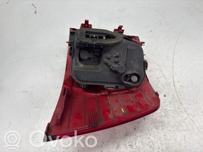 97ed77431f76e1b6e27c8facb2f0aef9-1fca147444c10f6d1422c669ae989207_rear_tail_lights