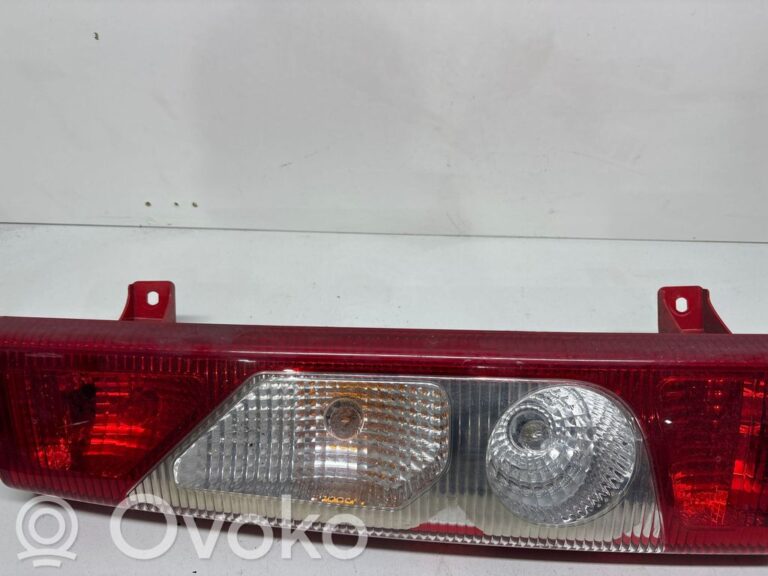 980e23c43cb5c09eceac2a69597f61f5-c7de6e3523583f318c31295ec12169b3_rear_tail_lights
