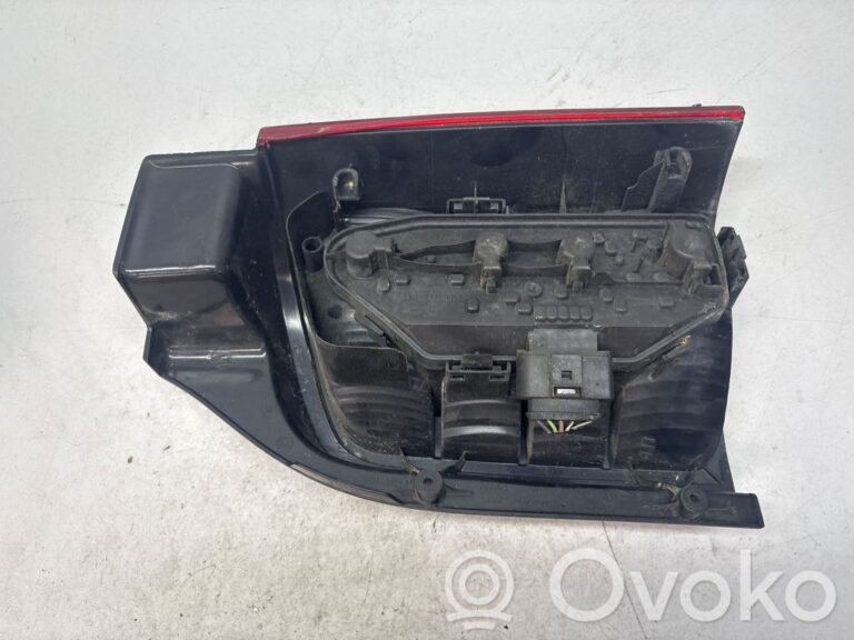 9a4689bcb372ea551d4314a90f97da2c-56016fc602e6077dbf368344da967333_rear_tail_lights