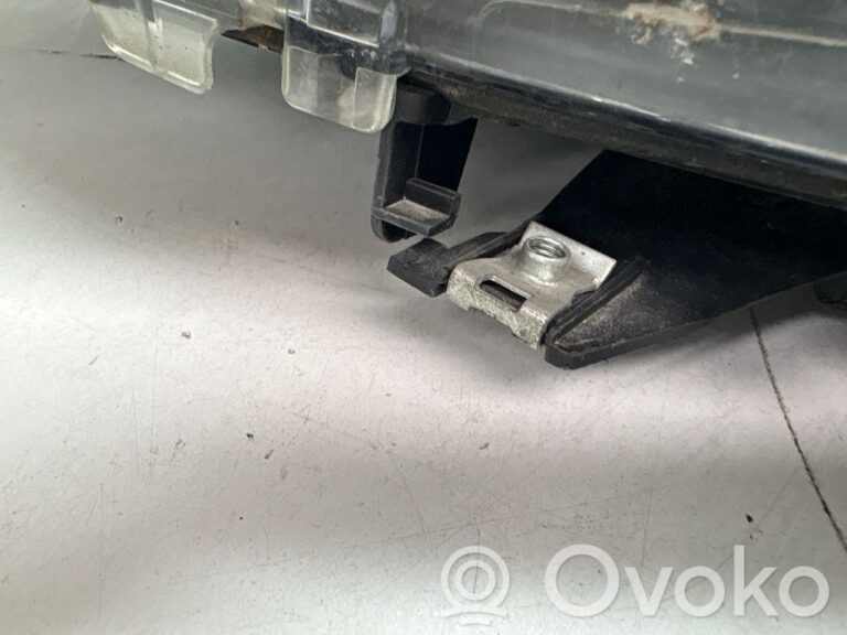 9b6a011aff4b43b06a6e08c881ad94e3-5136b792f387ea5fba9ac82186d38c51_headlight_headlamp