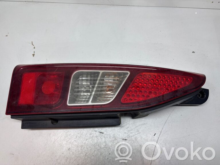 9b7000103f254cc770f03feede54da09-22e0a95de439077f2533fa8a9b87df75_rear_tail_lights