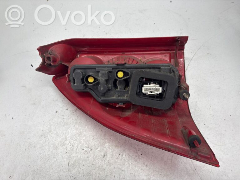 9bb03ad0d4e26b224b516471d75f94e2-16117600c16e9863df5fe3aaf36420db_rear_tail_lights