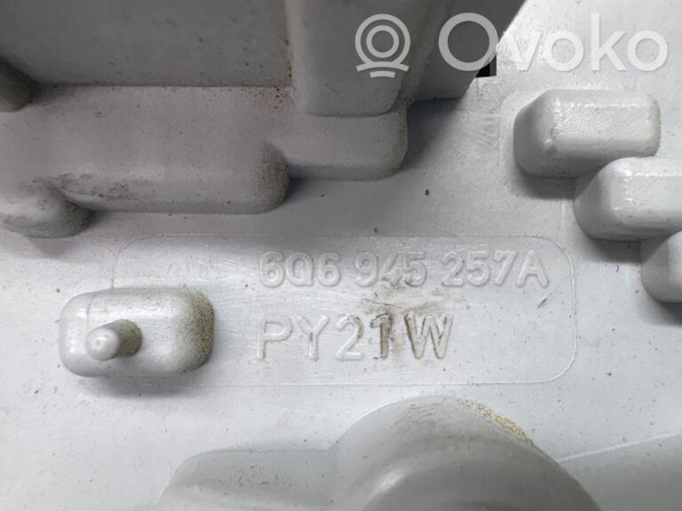 9c3cc2747bbe5502bf787039cdad914b-c0cbb26112f873a93872a4ef95824859_rear_tail_lights