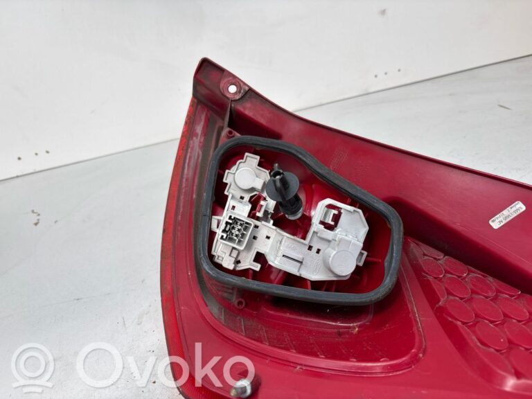 9e462f7bf89ad28889900b36f7c05d8a-197abdf75591dc1d5192d61a39ea7e3e_rear_tail_lights