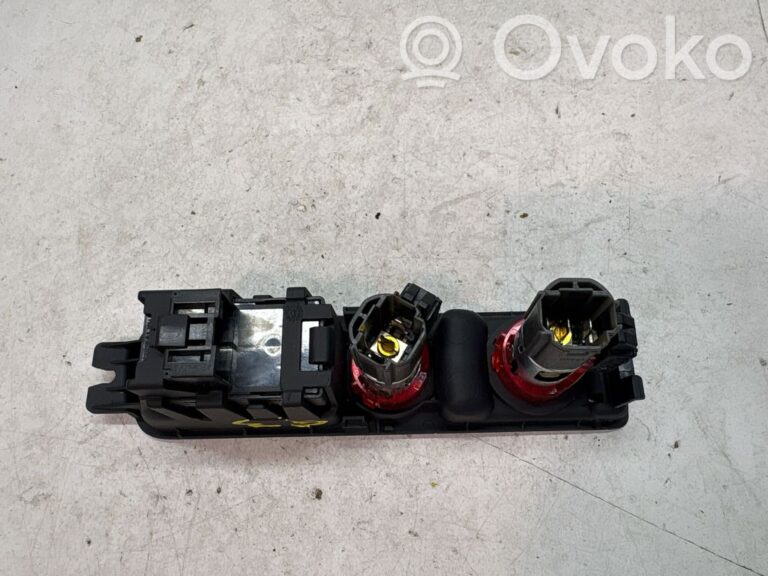 9e51a82c5c2acabaabaf98cca06e4b88-42353608dcbdbe086fa722bc2c5a699e_12_v_socket__rear_