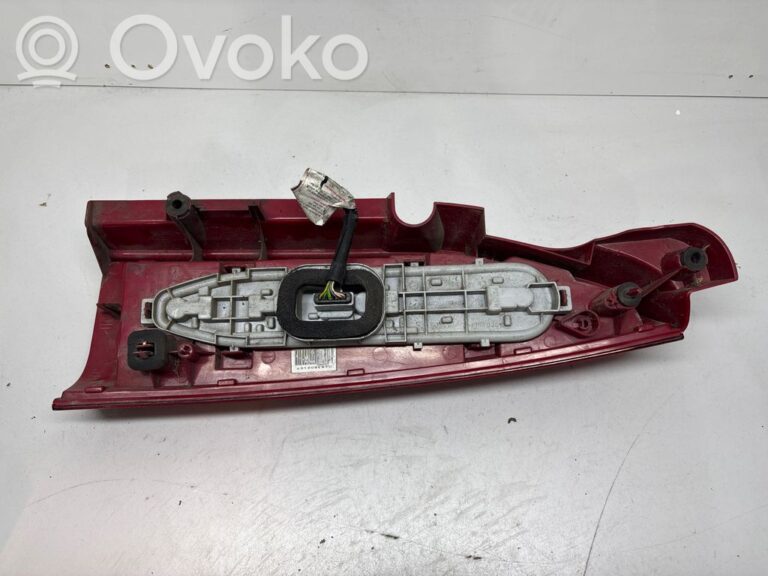 9e70615a51617cd26f58c75fdd09ebc0-e9743987e1401a5cd3b550ba4c978244_rear_tail_lights