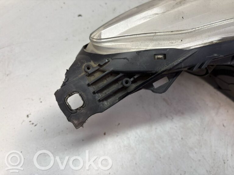 9eccf800a4e6451a4f0a47de2ce700ca-06709c86aa149e52ba47784eec6245d5_headlight_headlamp