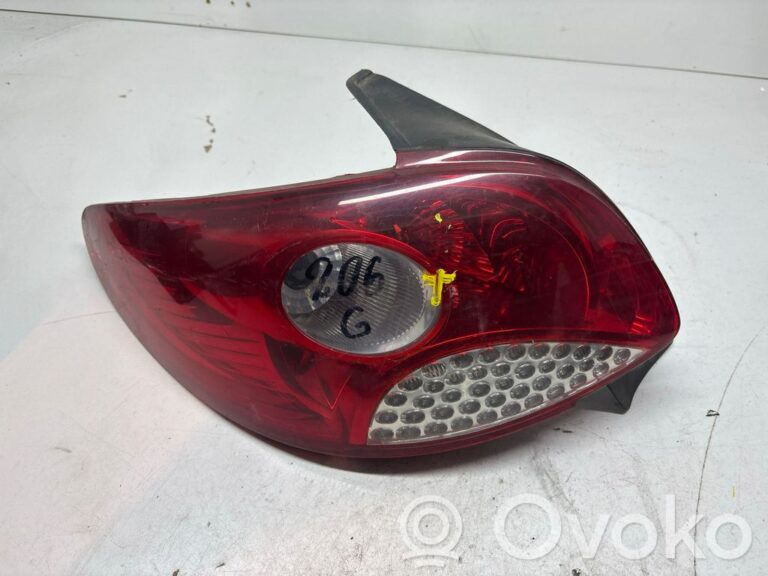 9ee0273a0a43b20c84260357efbe1ac1-f74fca248c6093f7e1f3cdddcd8d9c1e_rear_tail_lights