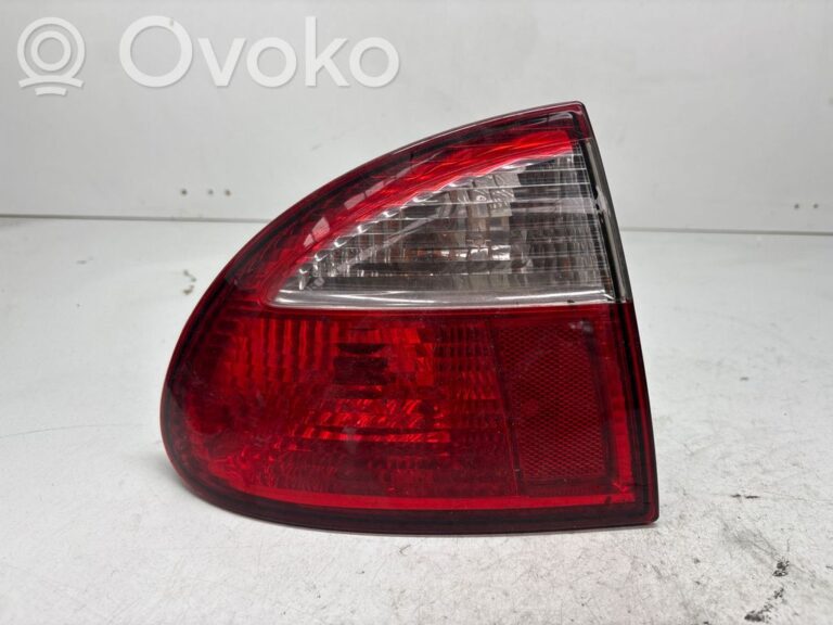 9f640408bbea2f3547cf257ebeb74b15-3de336537229cb4e6b7ebbf68bafc8ce_rear_tail_lights