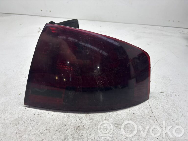 9f989cc4ec09b4c463c2964f12845316-d138b44648ca42ff5a34d4af81de7bf0_rear_tail_lights