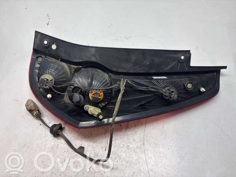 a12588ec686c19ecd6d05dfb3a875aa2-2b11e8e11739b20caa5942cbb3729c3b_rear_tail_lights