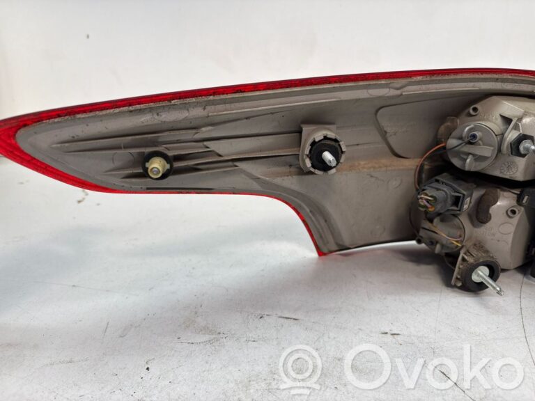 a1b9b771836c0aac5c76097f8a832de8-b36402a757a9fd1fc5c48fdf011bb18a_rear_tail_lights