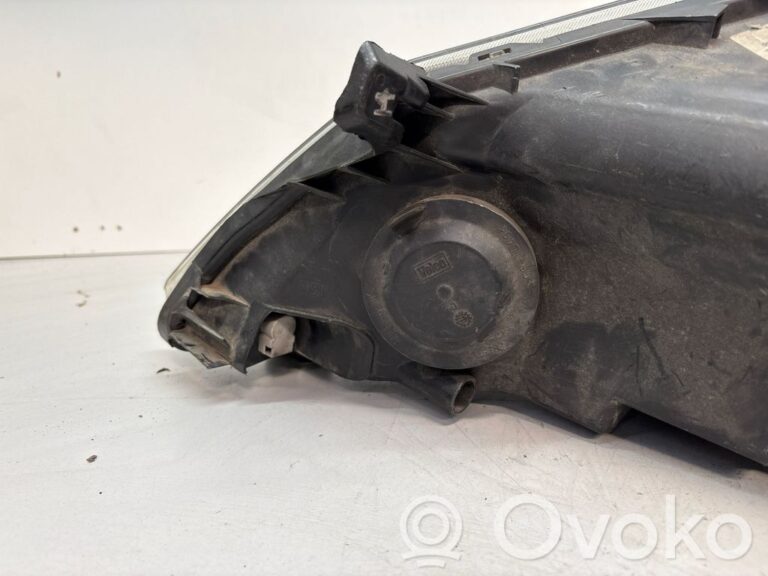 a1e6397545841196eb3766dbffebcea4-05aa32b33f5ded9f0904d86f2f59e97e_headlight_headlamp