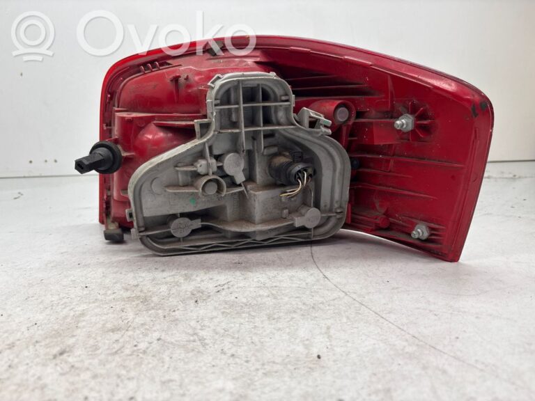 a1fa6ae831a15dffaeb730a4f3cd6aa2-53c9b4c61421a317bd4c0847de91f7af_rear_tail_lights