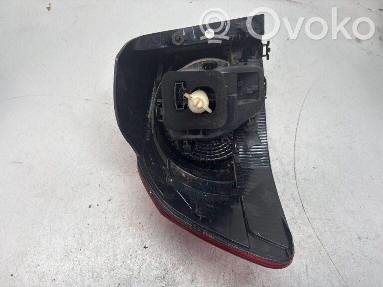 a20bb4b15f58c3c4688eb53670b75a10-fdd851499e20317a187d501d5c76e765_rear_tail_lights