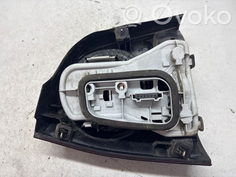 a265b5d70ffbd9b397c76df34a498cb1-3748197728f40b1ed69f7549462de6eb_rear_tail_lights