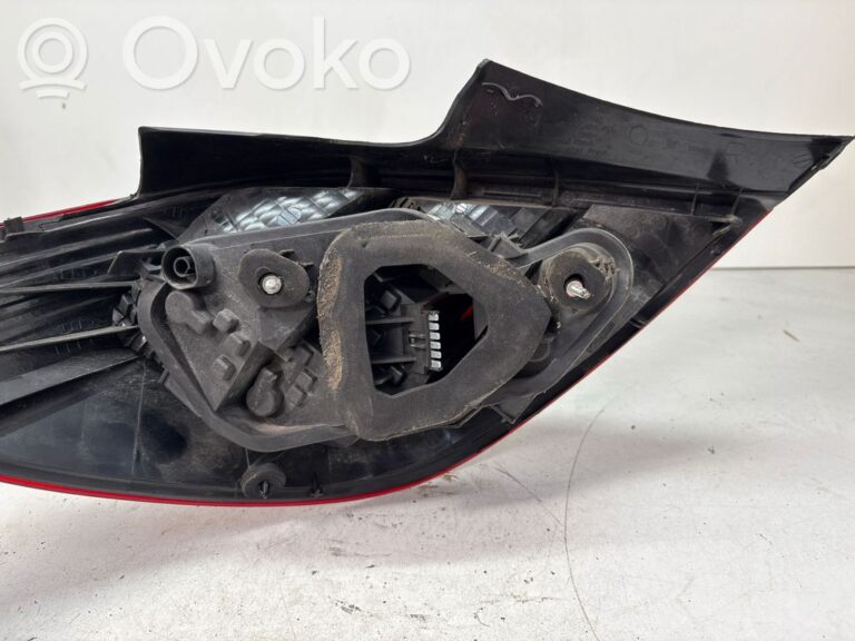 a2e675c238d3609f213bfc30b7c0b77f-9f05a7e5abe08e142d96cf62cc7c92a5_rear_tail_lights