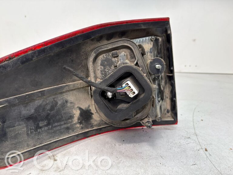 a3cd3907e84431f003f6c10d8b1a0d3d-59307e081c2e7e7a5715c476cfe33db9_rear_tail_lights