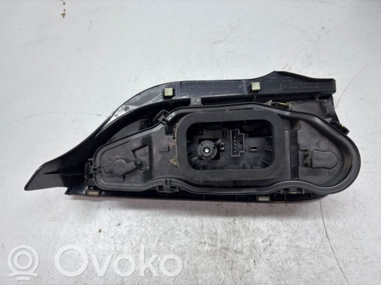 a3ed1b328c7507166167fdaf00149bb9-7848c3c7d2bce2a7bb39a34c00fd111e_rear_tail_lights