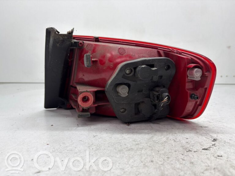 a420fbf803fdd3503f64e540f29d953c-a86473be9f122a75a847b6ee5e89d6d3_rear_tail_lights