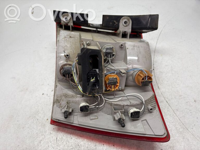 a512b5c56ac29916696134ca3290e8ef-4ec63f2f628ef6cfc7bc2272b3a751b8_rear_tail_lights