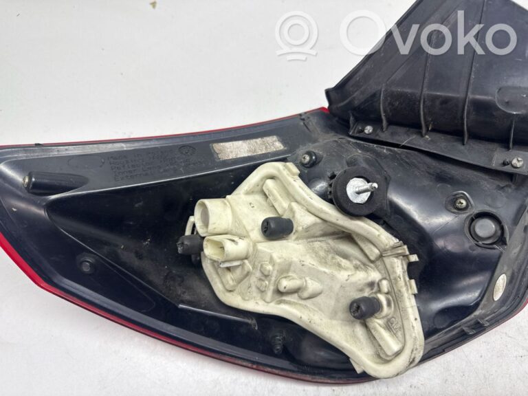 a64e688c29ab5cdf6b560909ca18bcbc-d474bbed40698f4abd8c39e2da51f405_rear_tail_lights