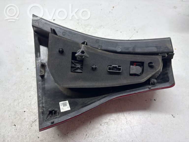 a662381bb642d33fa74099baeeaa5048-c36137c04fa8dde24946791816430089_rear_tail_lights