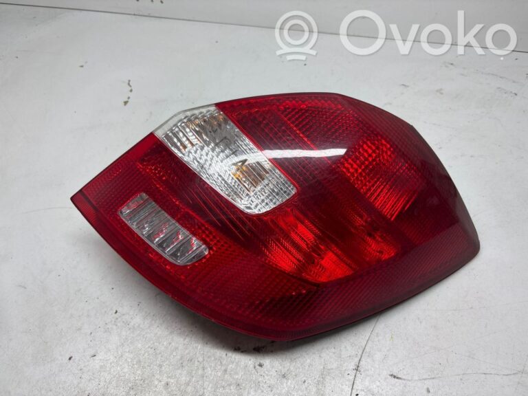 a6f41448a18ccba81b07d65c1995d6ec-189bb16f4b4f885032d4b3404df8c3fd_rear_tail_lights