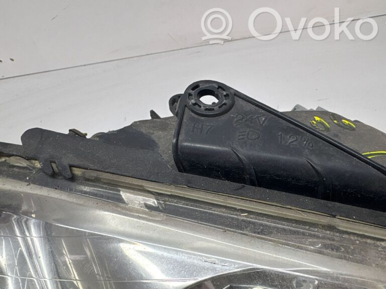 a6f53f5168cd752eaf95baf7904638af-911baa5bae3788d6d7372701bb547e1c_headlight_headlamp