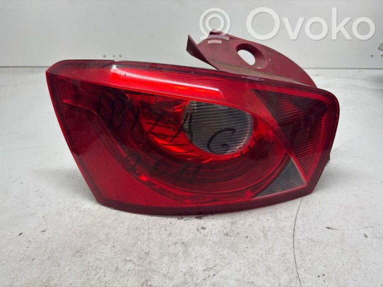 a71c813fbd419aad692ba08976a8cc8b-b28b38937a7cbc41c0fff7eb682bdcc1_rear_tail_lights