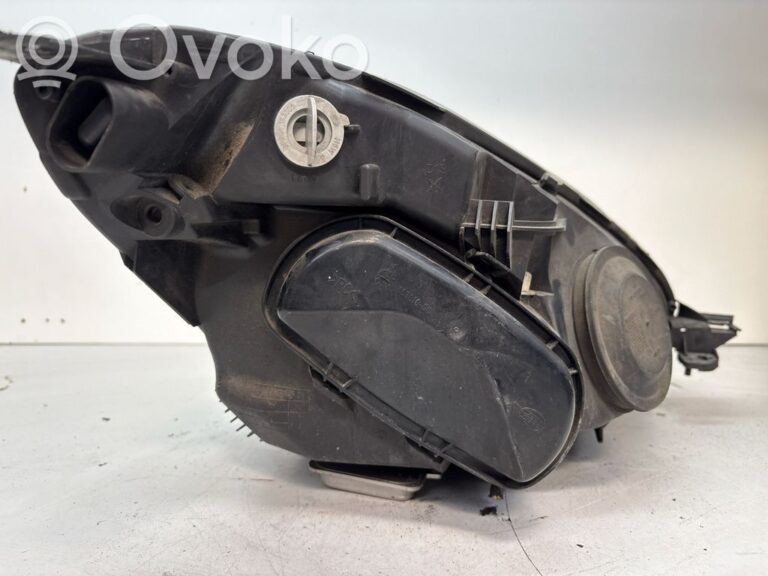 a742aa957d6dea3afd2d2e32f60bbebe-783020e5f890eb32a2870be3e31b7c6a_headlight_headlamp_dust_cover