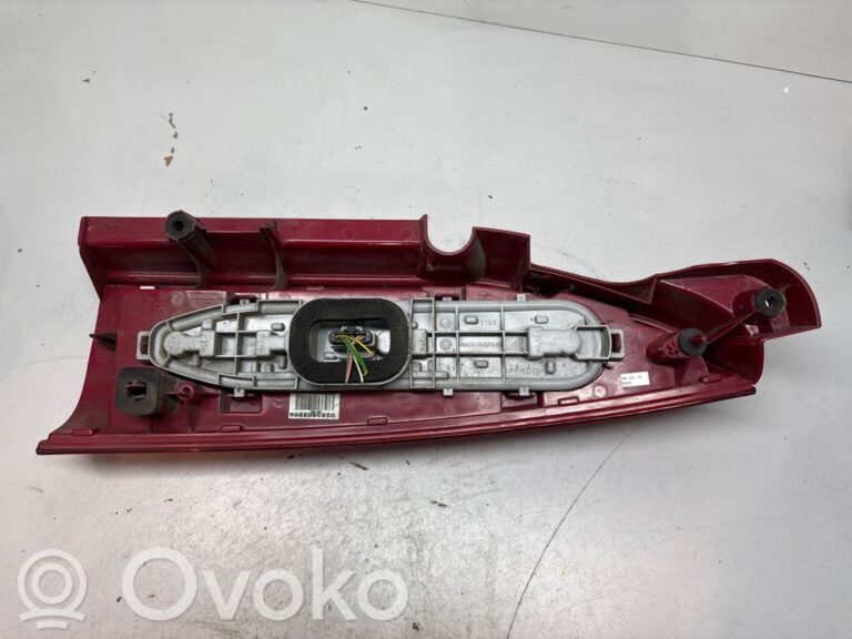 a80a56ac672aa1d164fa8599f590500f-332c9df5ebf50e5a110ee2d2e8596742_rear_tail_lights