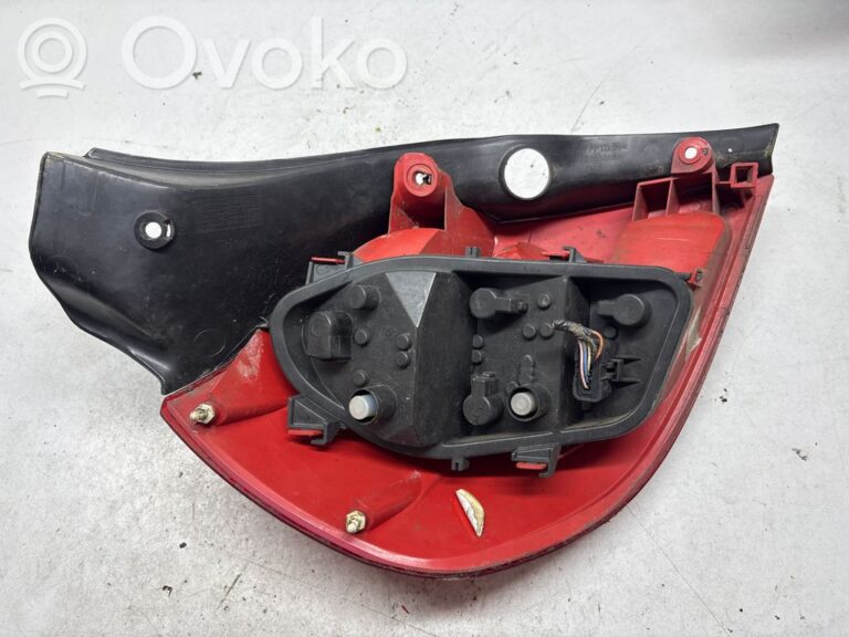 a8e9eb887f5131419cc91c941687f0ee-ba10a620c77f2852c4e5747ce6b45dc6_rear_tail_lights