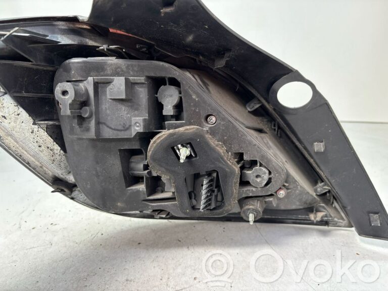a9dac8475f9b1bebf66c337afcbc5e47-e8250afb4afd8d9ace8b2dc9b719e3df_rear_tail_lights