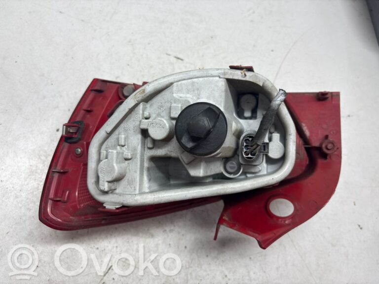 aa93df47c46cbdae54921c3ccea6df05-54ae27530b1dc392420616a65aa752c4_rear_tail_lights