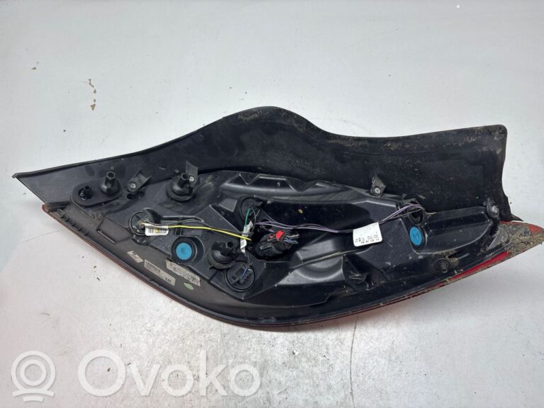 aae36bdfc1a9258a4a5cd4ce74e2c15b-121d3eca246f7691f59049138863fd97_rear_tail_lights
