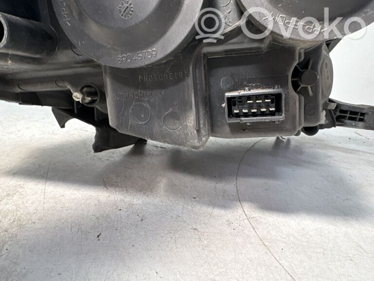 aaf56eaff46f8cb3775a48670cc0a536-b84fafaf365884b043c6ad2c2c73e3bb_headlight_headlamp
