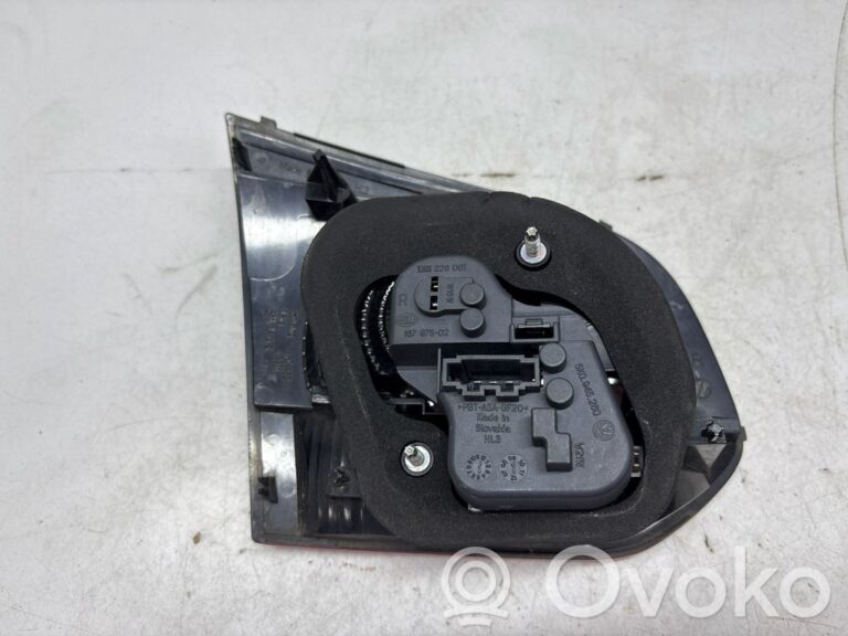 ac17184f80580c16c8a77f7a012101c1-daf723ae7e721ee51fc9407a2cd4d7b4_tailgate_rear_tail_lights