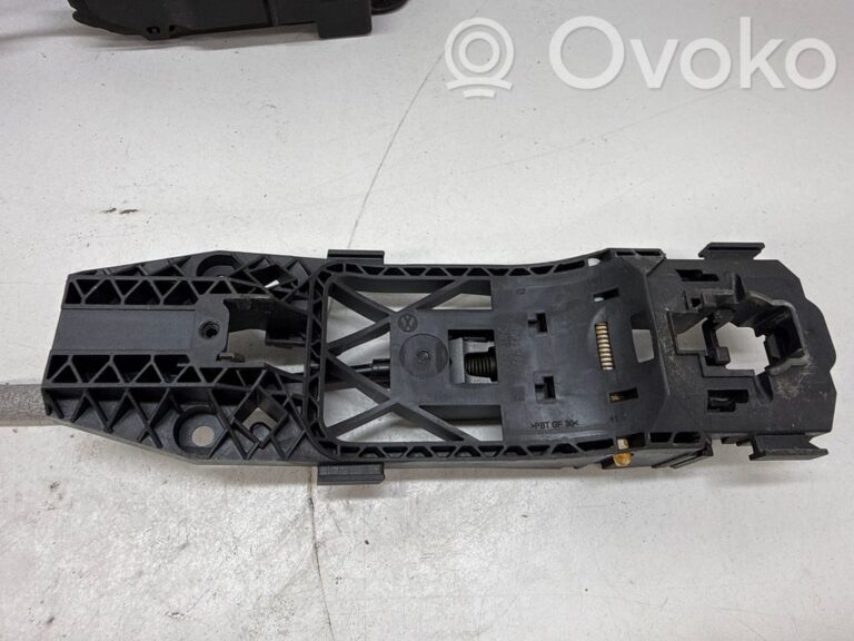 acab9a10af01ad3244abc865e901a94e-c247eaca20775dacf2d25ab86102811c_rear_door_lock