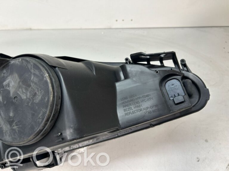 ad2788c2c8e25079466a4ea5a3211615-8c153fcbcabf3d490f4a5eb87b6593ad_headlight_headlamp