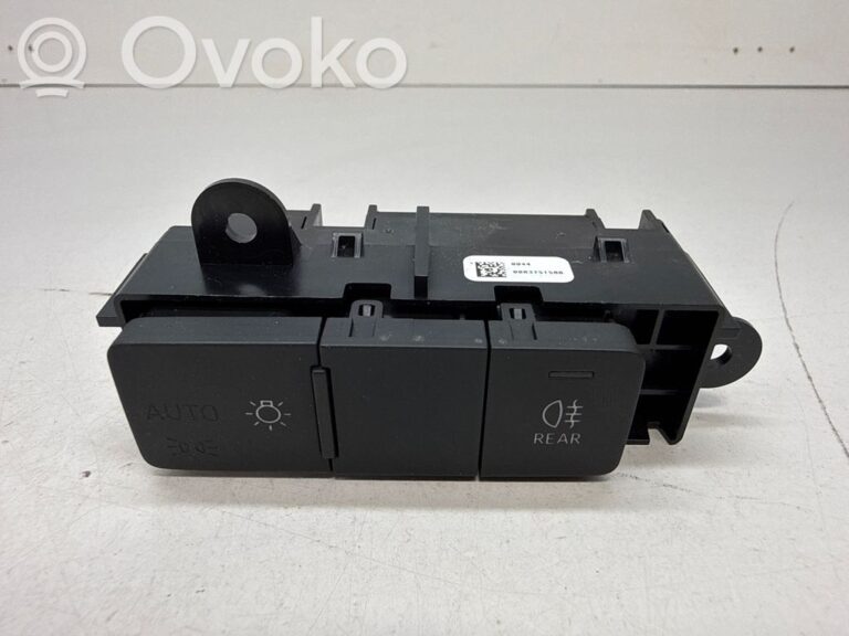 ad661e2b9c343530dab2620eccae48a9-aafe85b563737f111eee89395194eb8d_light_switch
