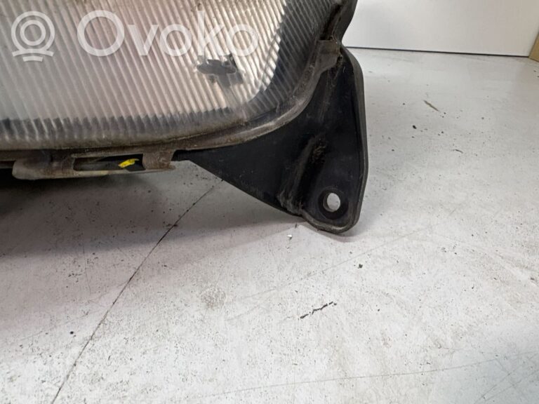 ad9518a993472bb83a7b04d99395b47e-1605e14c0b34c68b3816f40ba2cd69d7_headlight_headlamp