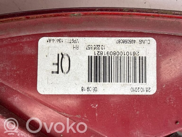 ae1684c368ddd70602f47b2e1c2697dd-76206ff865065062291a3444a39e3d7c_rear_tail_lights