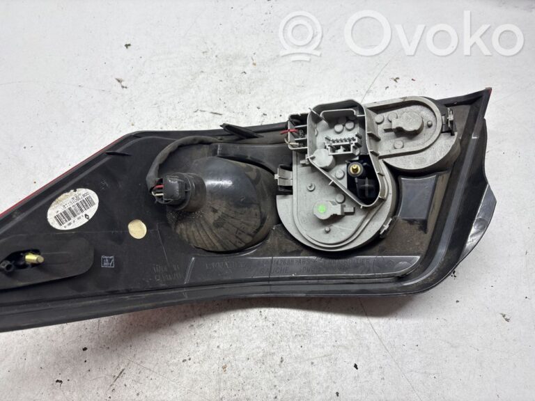 aecdb0270ba5d16e37f20ee5681b525f-6376674ce54b064f497c8493f0eda117_rear_tail_lights