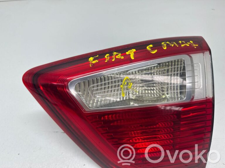 afa4b72384e7b377a09c4e3f438f2a06-0c799b09a292aa0d0c9e6bcc3267cb30_rear_tail_lights